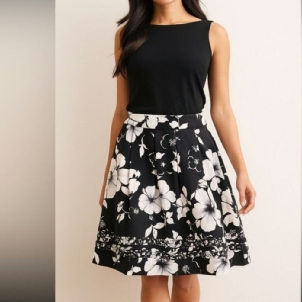 WHBM EUC floral knee length skirt unique hem A- line 8 small black white